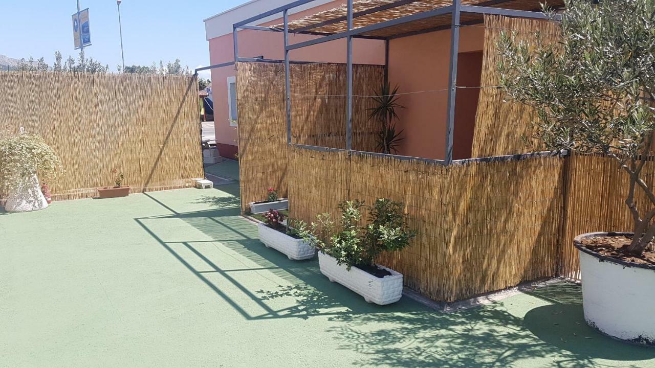 Apartmani Stobrec スプリト エクステリア 写真